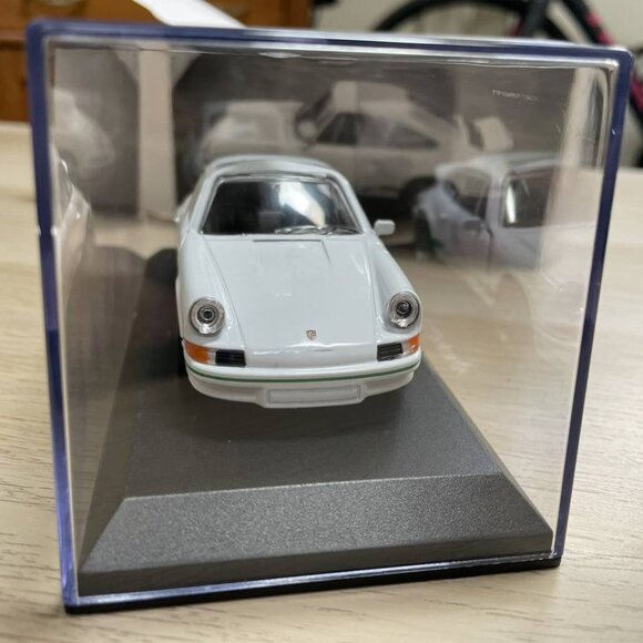 Porsche 911 Carrera RS 2.7 Limited Edition New Collectors Model 1:43 Collectable - Picture 8 of 15